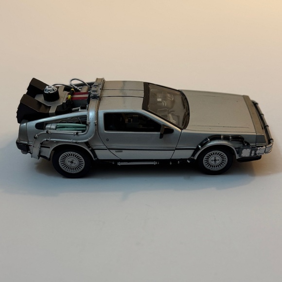 Welly Other - WELLY No.2441 Back to the Future 2 DeLorean Uniersal Studios U-Drie 1/24